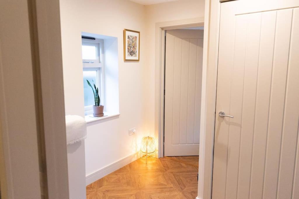 Amarelo Apartment, Central Charlbury, 1 Super King Bed Buitenkant foto