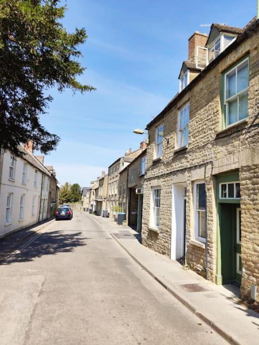 Amarelo Apartment, Central Charlbury, 1 Super King Bed Buitenkant foto